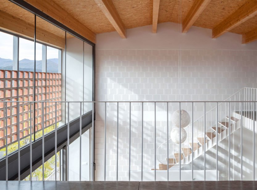 11_Ceramica_Ferres_Celosias_Cuadrada_Proyecto_Casa_Morrot_01-833x615